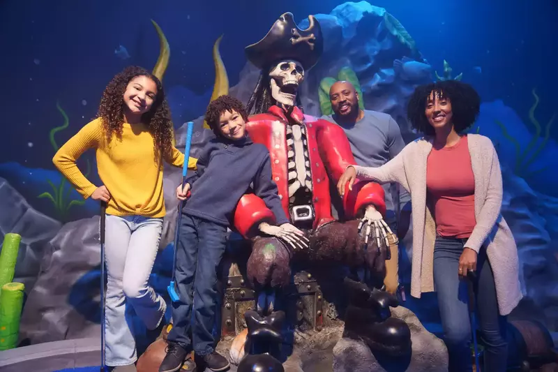 family with pirate at Sky Pirates