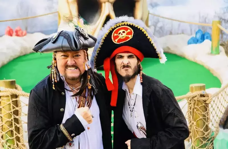 pirates-making-faces-a